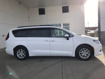 2020 CHRYSLER VOYAGER