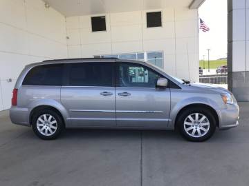 2016 CHRYSLER TOWN & COUNTRY