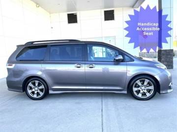 2017 TOYOTA SIENNA
