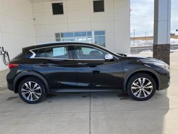 2017 INFINITI QX30