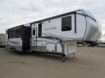 2022 KEYSTONE AVALANCHE 390DS