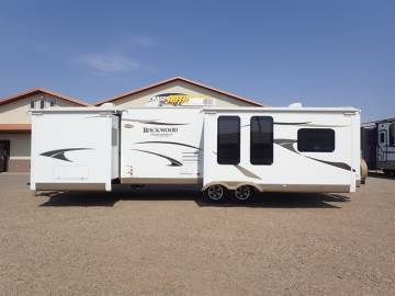 2013 ROCKWOOD 8325SS