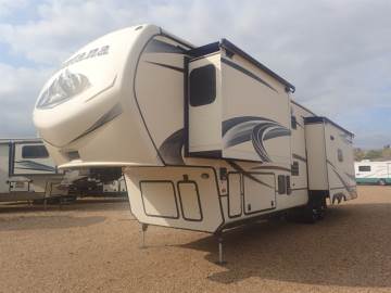 2015 KEYSTONE MONTANA F3582RL