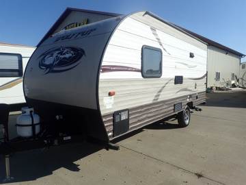 2015 FOREST RIVER CHEROKEE WOLF PUP 16 FQ