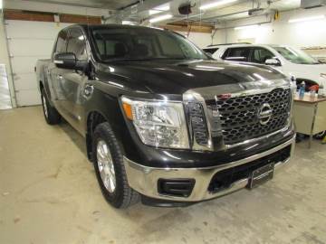 2017 NISSAN TITAN