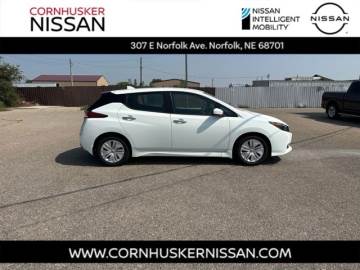 2024 NISSAN LEAF