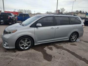 2014 TOYOTA SIENNA