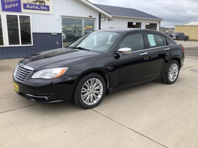 2013 chrysler 200 white
