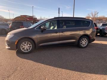 2020 CHRYSLER VOYAGER