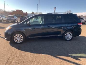 2011 TOYOTA SIENNA