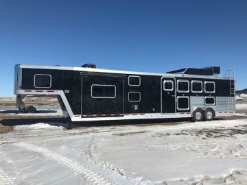 2019 FEATHERLITE 8581 LIVING QUATERS