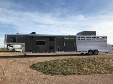 2019 FEATHERLITE 8413 STOCK COMBO LIVING QUARTERS