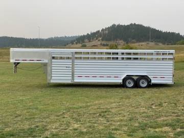 2021 FEATHERLITE 8127 STOCK TRAILER 7FT.6"X26FT