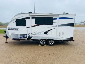 2017 LANCE 1685