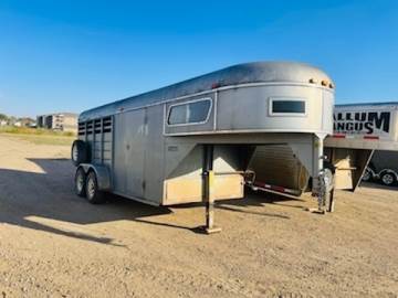 1997 N&N TRAILER SALES 6X16 HORSE TRAILER