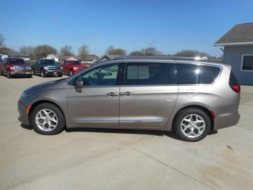 2017 CHRYSLER PACIFICA