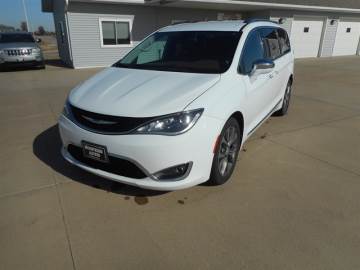 2017 CHRYSLER PACIFICA