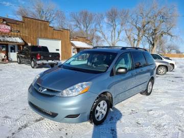 2010 TOYOTA SIENNA