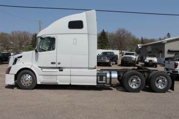 2011 VOLVO VNL
