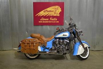 2018 INDIAN MOTORCYCLE® CHIEF® VINTAGE ABS SKY BLUE OVER PEARL WHITE