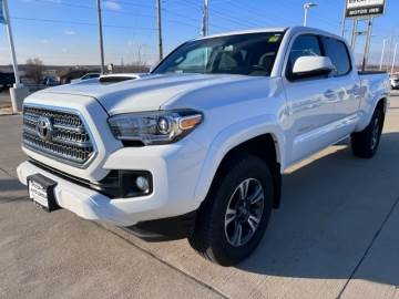 2017 TOYOTA TACOMA