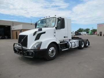 2016 VOLVO VNL64T300