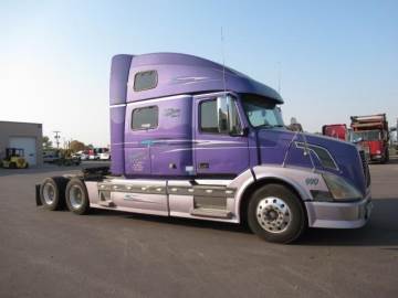 2008 VOLVO VNL64T780