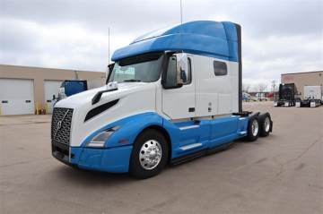 2019 VOLVO VNL64T740