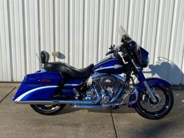 2010 HARLEY DAVIDSON FLHXSE - CVO STREET GLIDE