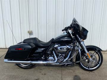 2017 HARLEY DAVIDSON FLHX - STREET GLIDE