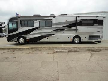 2006 FLEETWOOD REVOLUTION