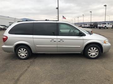 2005 CHRYSLER TOWN & COUNTRY