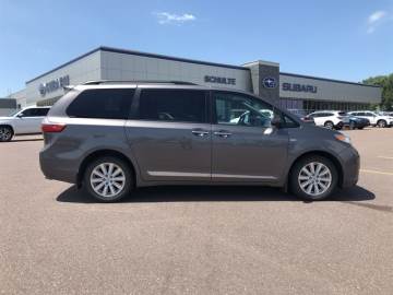 2017 TOYOTA SIENNA