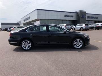 2017 VOLKSWAGEN PASSAT