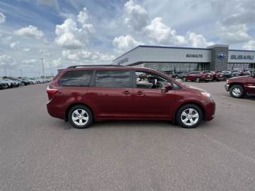 2017 TOYOTA SIENNA