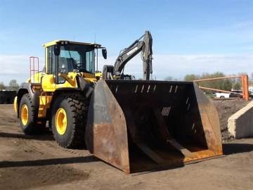 2018 VOLVO L120H