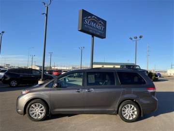 2013 TOYOTA SIENNA
