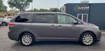 2011 TOYOTA SIENNA