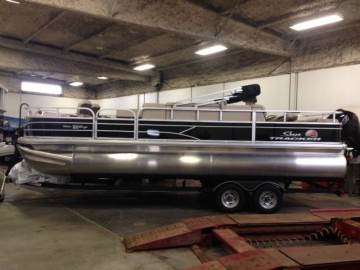 2020 TRACKER FISH BARGE