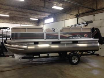 2021 SUNTRACKER PARTY BARGE