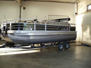 2019 SUNTRACKER 22 FT FISH BARGE