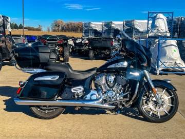 2022 INDIAN MOTORCYCLE® ROADMASTER® LIMITED BLACK AZURE CRYSTAL