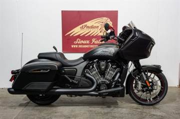 2023 INDIAN MOTORCYCLE® CHALLENGER® DARK HORSE® BLACK SMOKE