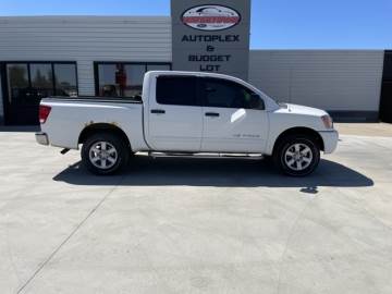2012 NISSAN TITAN