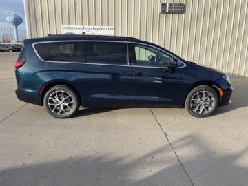 2022 CHRYSLER PACIFICA