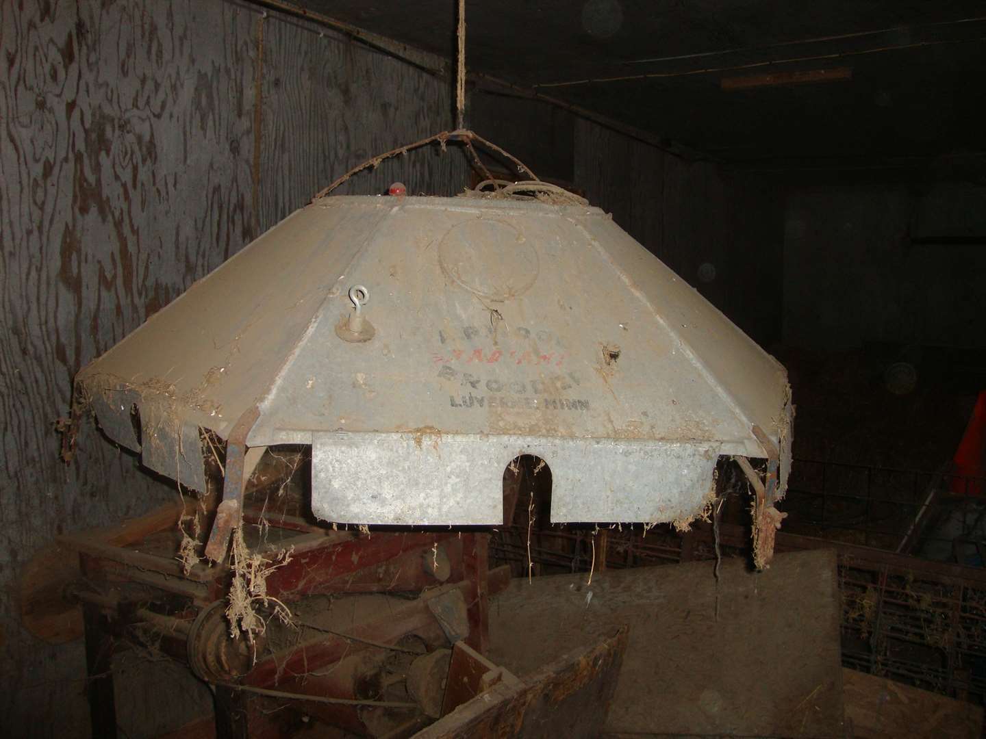 81573