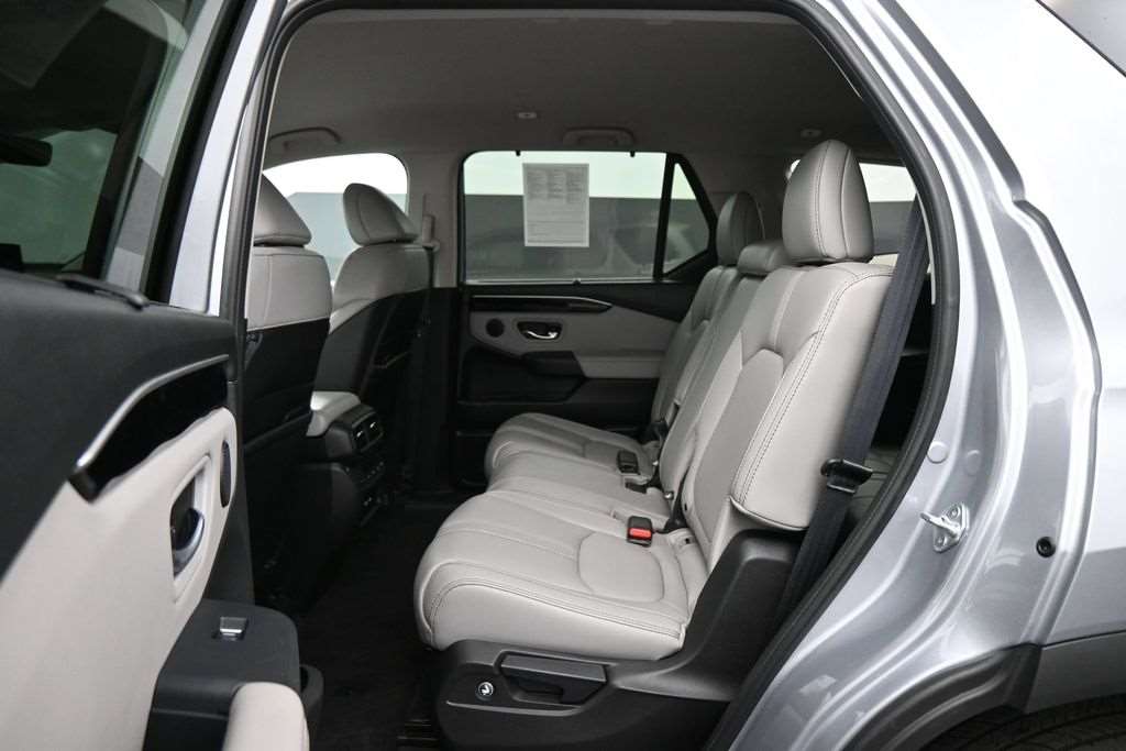 Second and third row seating in a used 2023 Honda Pilot