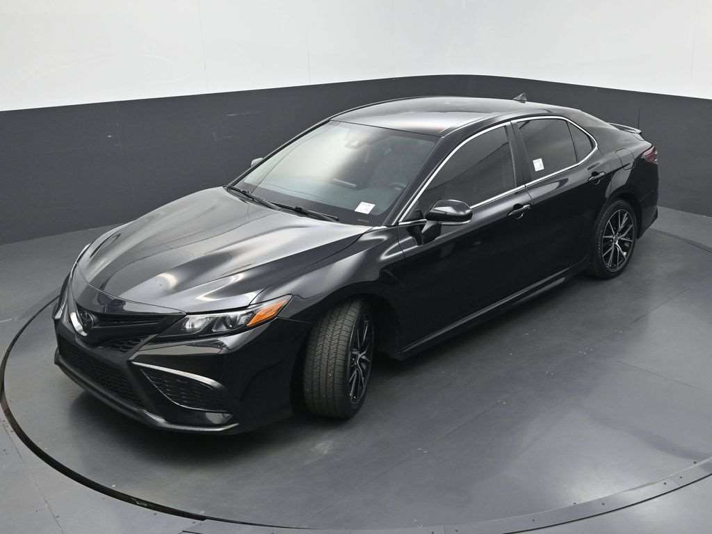 Used Toyota Camry SE exterior, a reliable commuter sedan for Highway 280 traffic near Birmingham AL