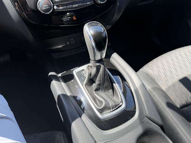 2018 Nissan Rogue SV - Photo 12
