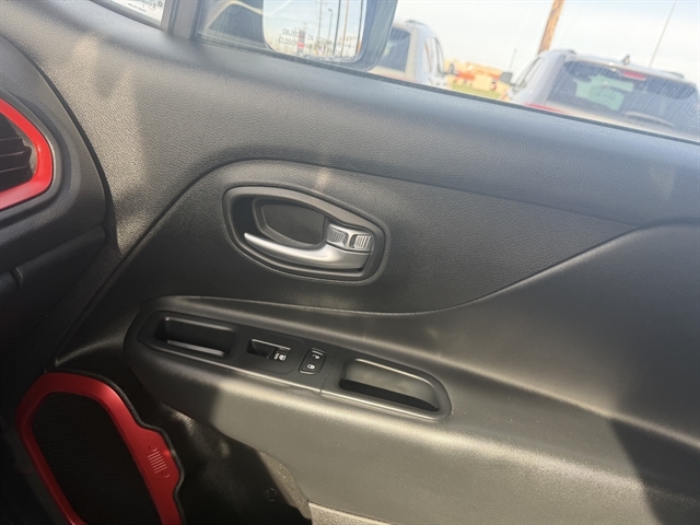 2016 Jeep Renegade Trailhawk - Photo 17